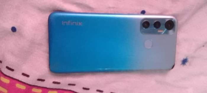 A picture of nauza simu aina ya infinix hot11 gb64 ramgb4