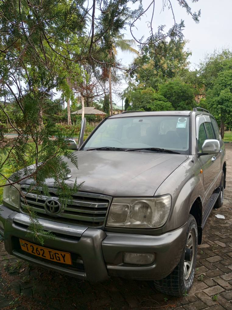 A picture of TOYOTA LAND CRUISER