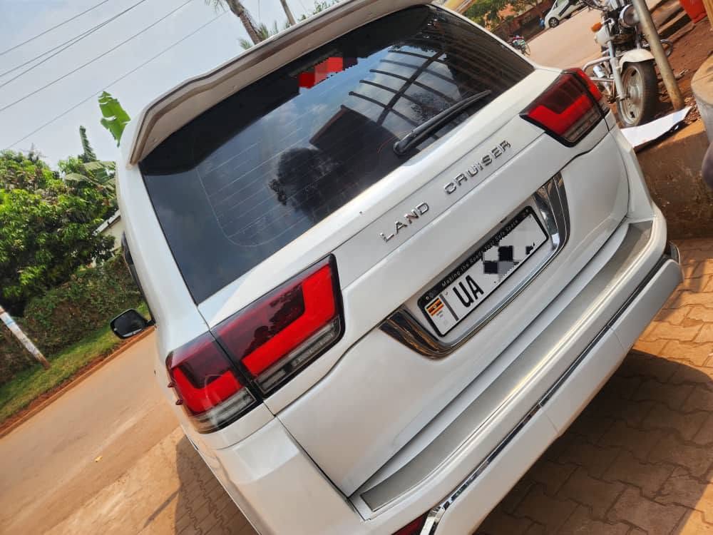 A picture of LANDCRUISER