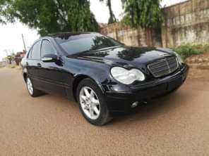 A picture of Neatly used 4 cylinder Mercedes Benz c200 04 05 model