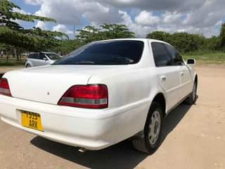 A picture of TOYOTA CRESTA