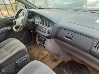 A picture of 2001 TOYOTA SIENNA