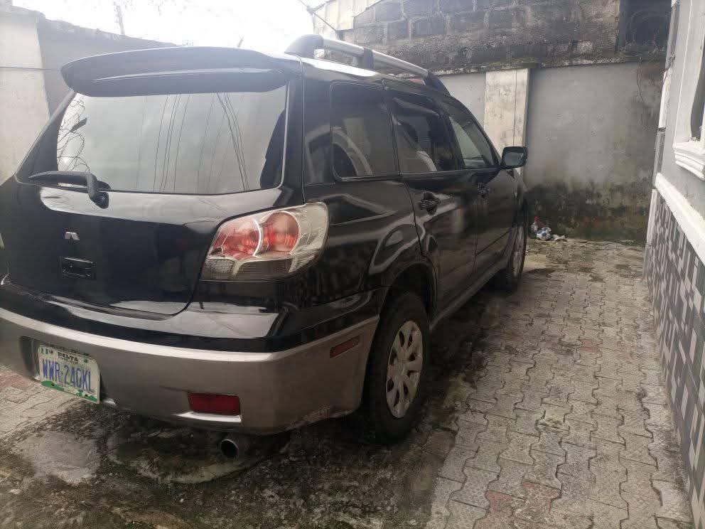 A picture of 2004 Mitsubishi outlander