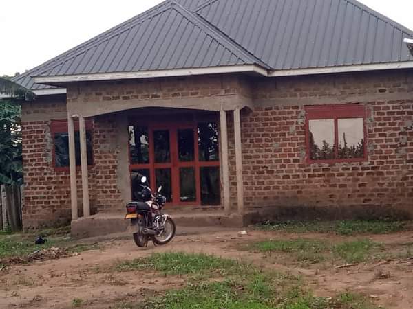 A picture of HOUSE ON QUICK SALE 50m BEYI YABUSUBUZI.. Located at matugga