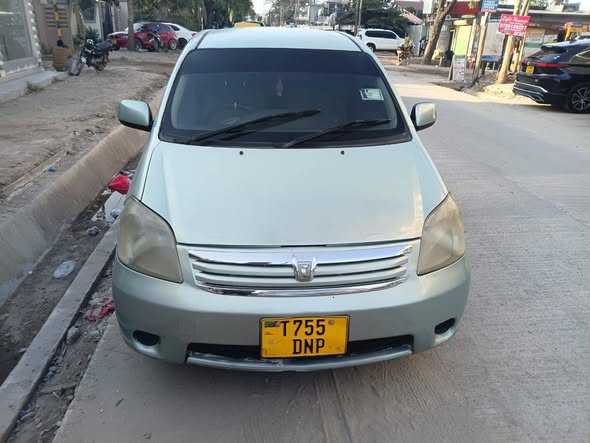 A picture of TOYOTA RAUM0767058883