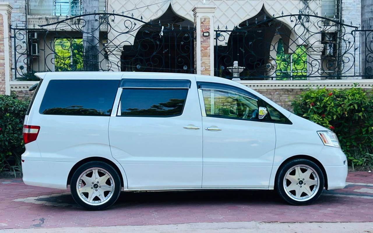 A picture of TOYOTA ALPHARD BEI MILLION 19 8 0757455444