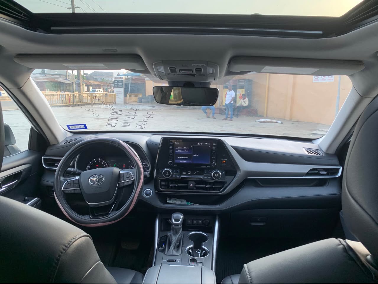 A picture of Extremely clean Tokunbo Toyota Highlander 2022 model XLE