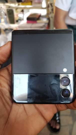 A picture of S21 Ultra with minor crack on the screen and Flip3