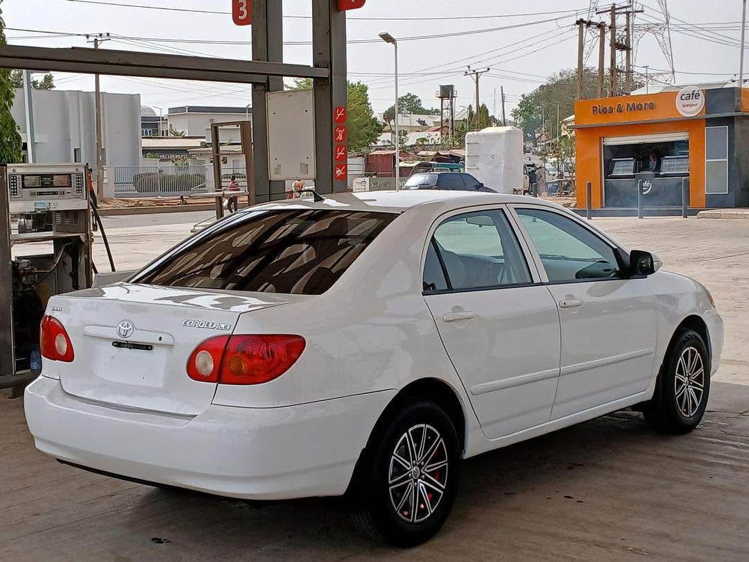 A picture of Corolla LE