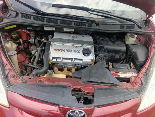 A picture of Toyota sienna 04