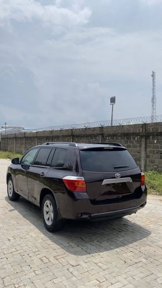 A picture of Toyota Highlander 08