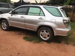 A picture of Lexus Rx300 2002 Baked on first body pan Neatly used