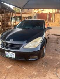 A picture of 2005 LEXUS ES 330 in pristine condition with first body