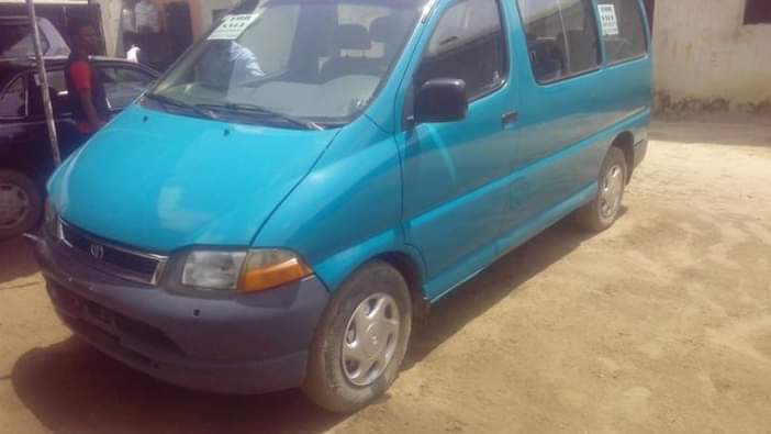 A picture of Toyota hiace bus. Nigerian used neat like tokunbo. Perfectly working