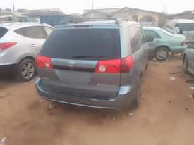 A picture of Toyota sienna 07