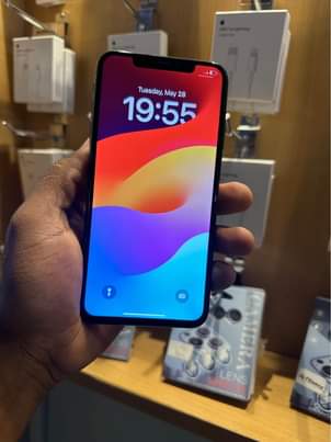A picture of iphone xs max 64GB