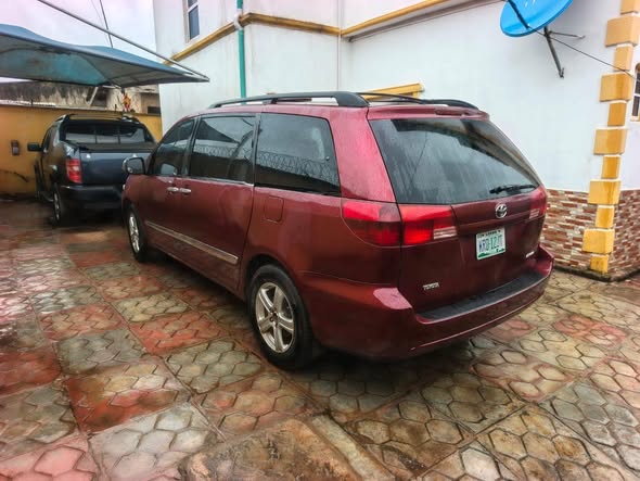 A picture of TOYOTA SIENNA 05 Engine gear ac OWNER NEED MONEY PRICE