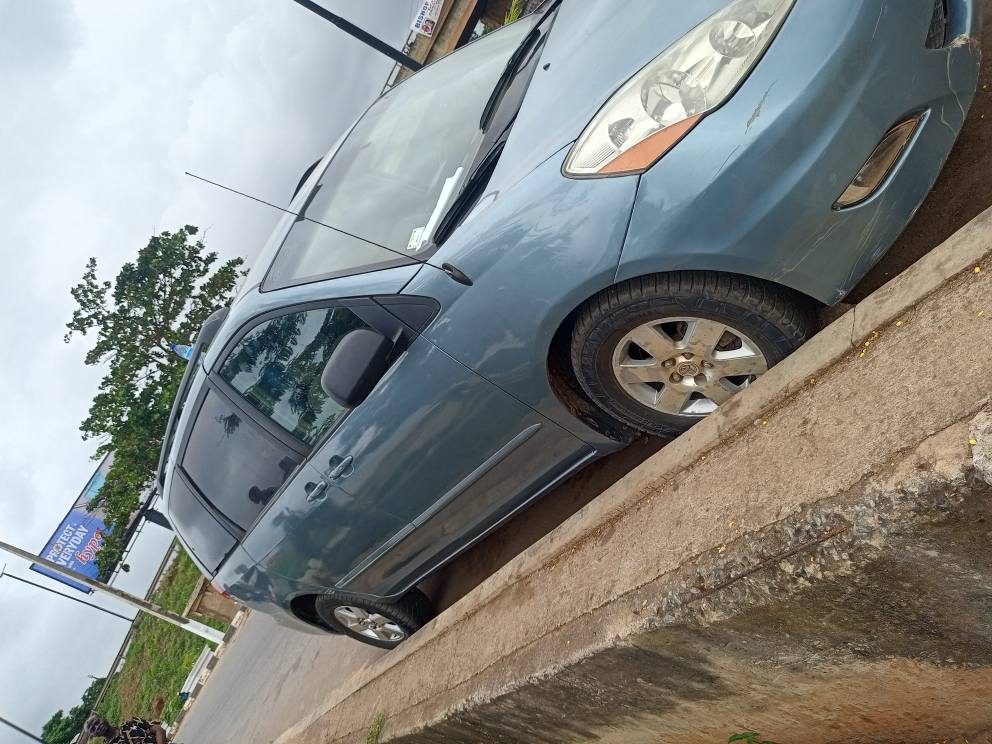 A picture of Fast fingers Toyota sienna 08 model Untouched engine and gear