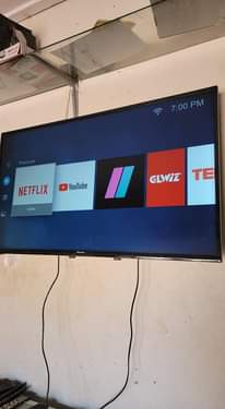 A picture of Hisense tv 43 smart vidaaa