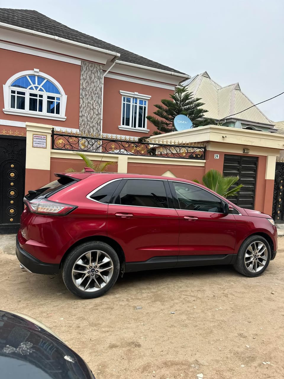 A picture of 2016 Ford edge titanium with 4plug engine