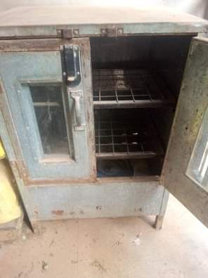 A picture of Use items for sale 1. Ignis gas cooker. 150k 2.