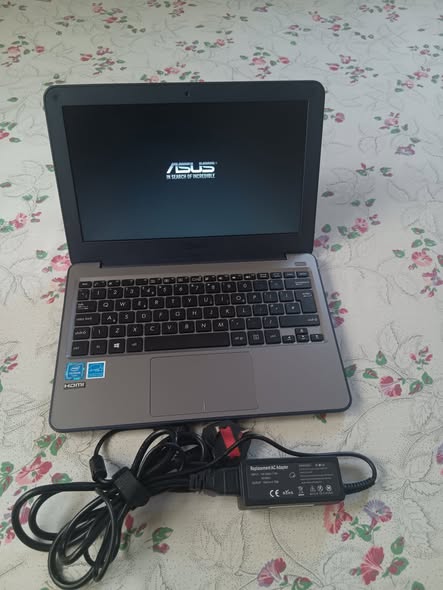 A picture of Asus laptop for sale