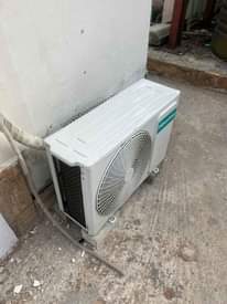 A picture of neatly used hisense split Ac