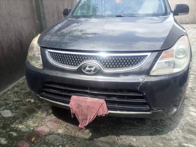 A picture of 2009 Hyundai Veracruz Engine has noise Bumper needs painting 2