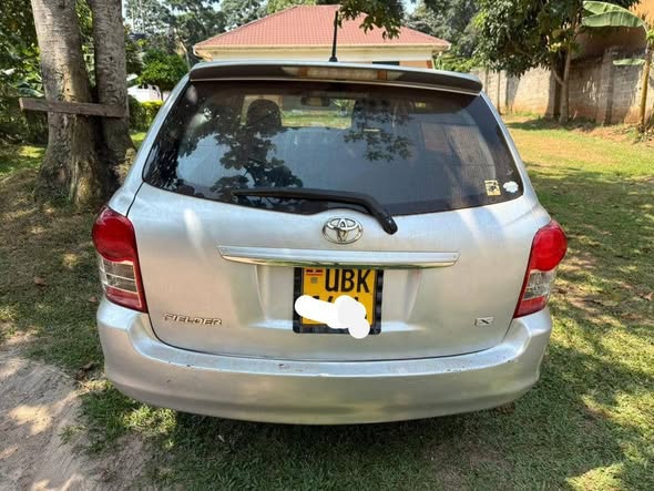 A picture of TOYOTA FIELDER 2010