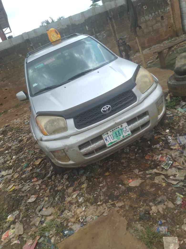 A picture of 2003 model Toyota RAV4 neatly used 2 5m Egbeda Lagos