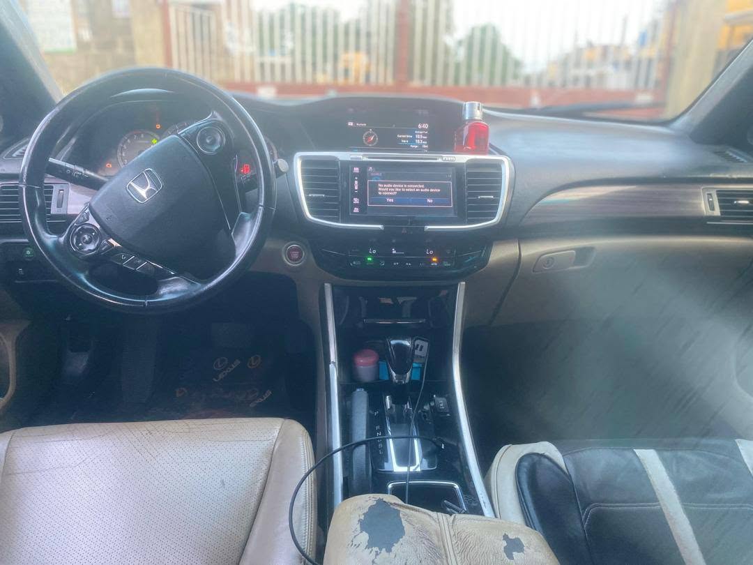 A picture of Honda Accord 2016 used