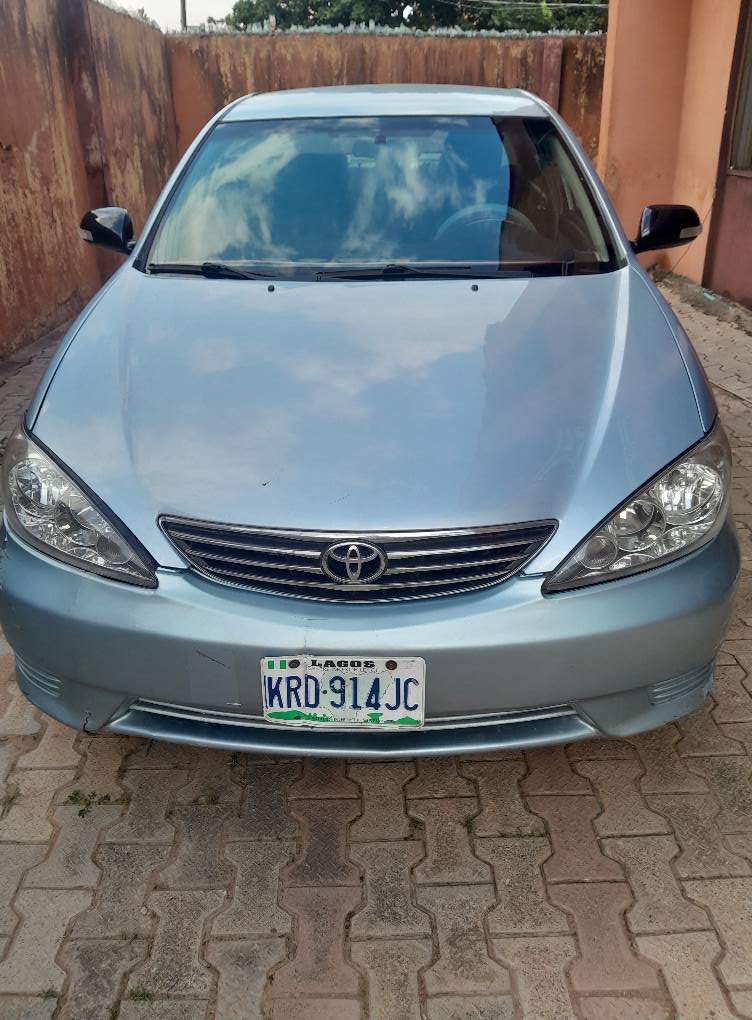 A picture of TOYOTA CAMRY 05
