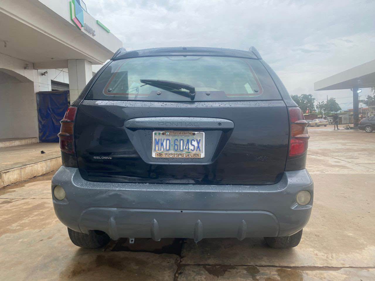 A picture of Neatly baked 2003 model pontiac vibes NO AC 3 9m