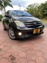 A picture of TOYOTA IST BEI 12 7M