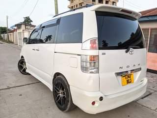 A picture of TOYOTA NOAH NEW SHAPE NAIUZA MIL 7 9 0743435416