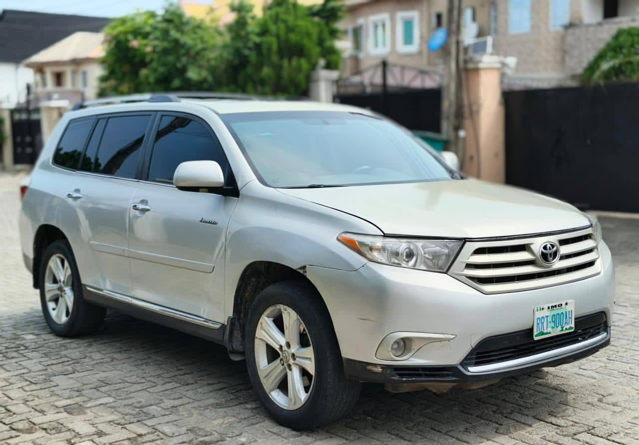A picture of Toyota Highlander 0 10