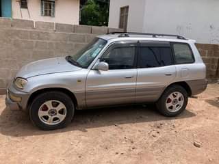 A picture of TOYOTA RAV 4 OLD FOR SALE