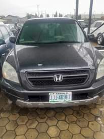 A picture of HONDA PILOT 2004 FOR SALE ONE OF THE ENGINE SEAT