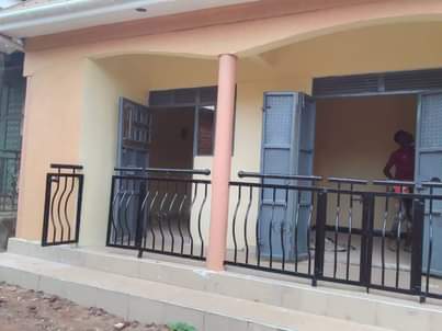 A picture of 6 single rooms and 1 double room for sale at