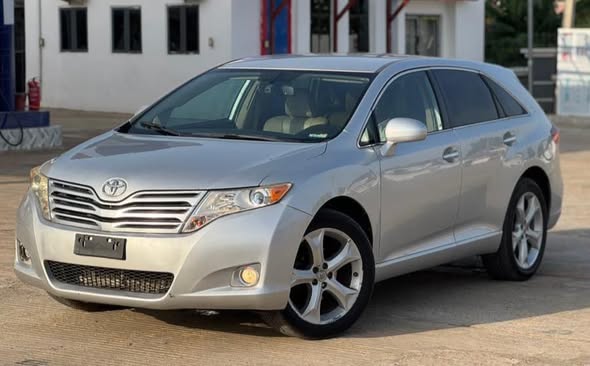 A picture of An extremely clean foreign used toyota Venza 2012model with verify