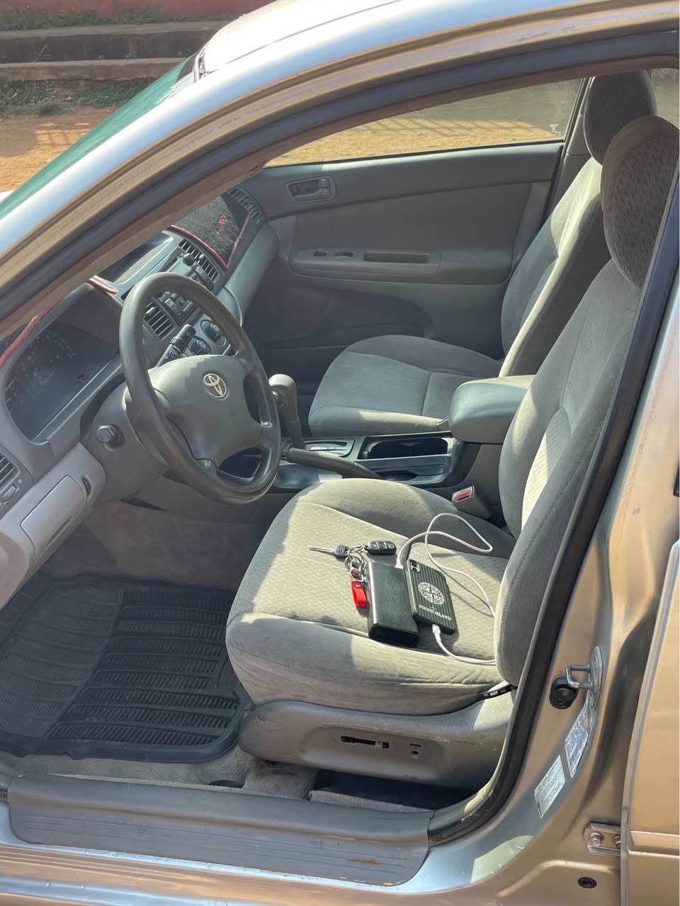 A picture of awoof Toyota Camry 2004 model engine Ac Gear