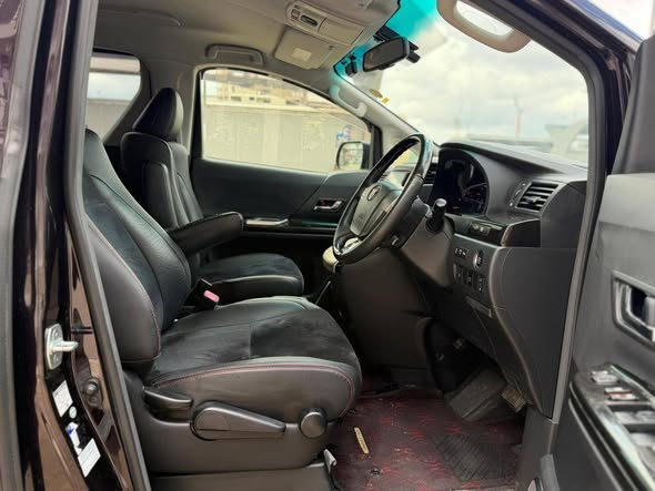 A picture of WhatsApp call 2557 6248 3424 2013 TOYOTA VELLFIRE ANH20 Price