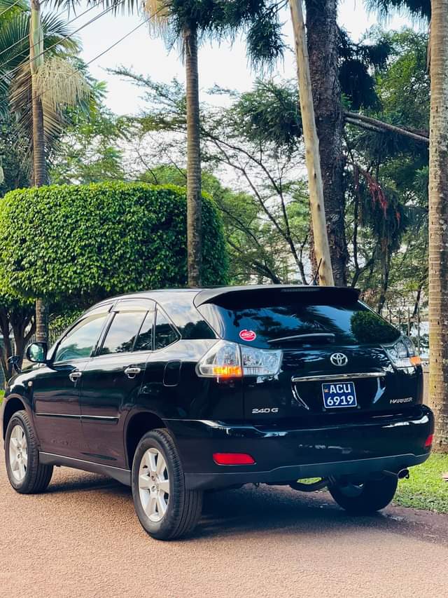 A picture of Toyota Harrier 2010 UBR series call 0705927712