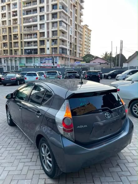 A picture of Toyota AQUA HYBRID 2013 fully options for sale