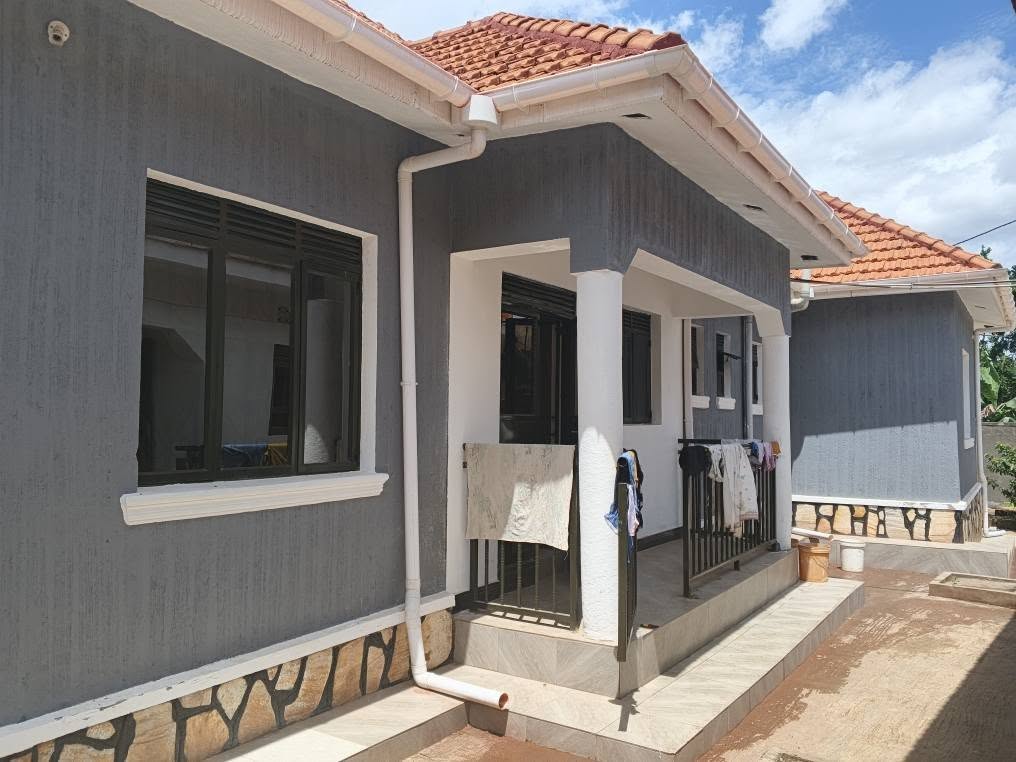 A picture of 3 bedroomed House bweyogerere
