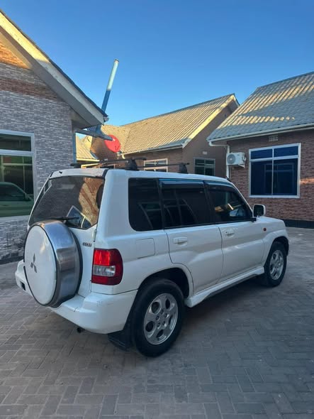 A picture of Mitsubishi Pajero GDI AZ Cc 1800 Full a c Full