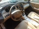 A picture of Toyota highlander 2004 2 rows Painted Engine gear and ac