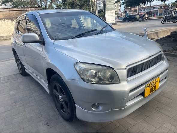 A picture of TOYOTA RAV4 INAUZWA Gari safi na imara kwa matumizi ya