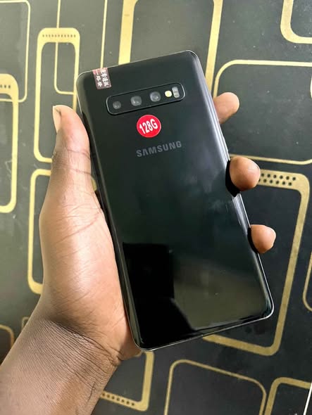 A picture of SAMSUNG S10