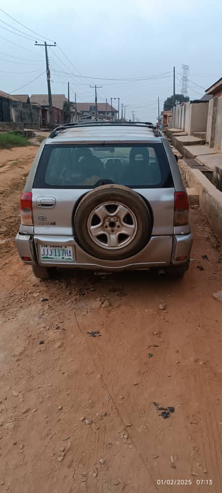 A picture of Toyota RAV4 2002